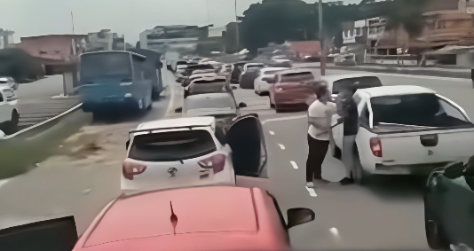 Traffic Jam Bertukar Kecoh!